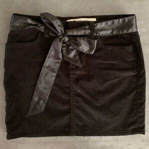 Gap black velvet mini skirt with removable ribbon size 6 nwot